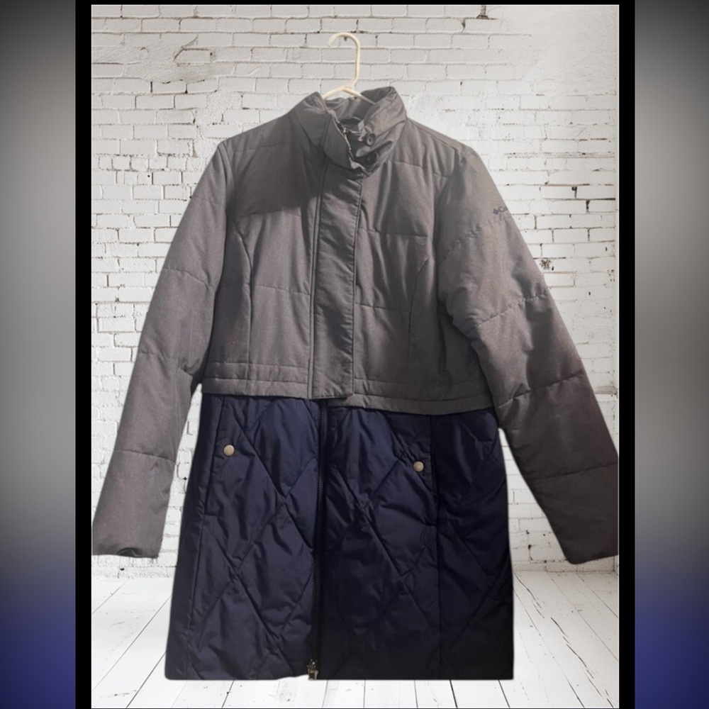 Columbia women’s jacket coat navy down EUC medium two tone